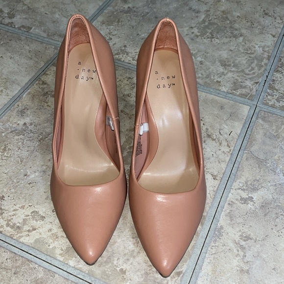 Heels - Picture 3 of 3